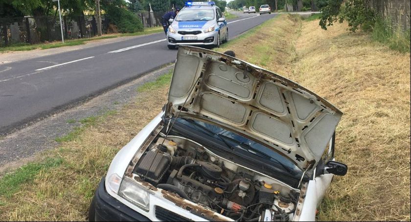Opel astra wylądował w rowie (ZDJĘCIA)