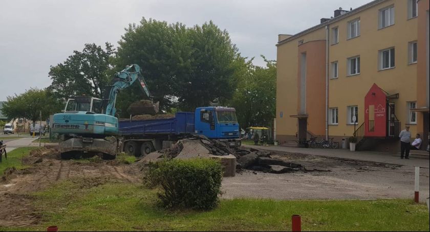 Powstaje duży parking na Bratkowicach przy bloku nr 2 (FOTO i VIDEO)