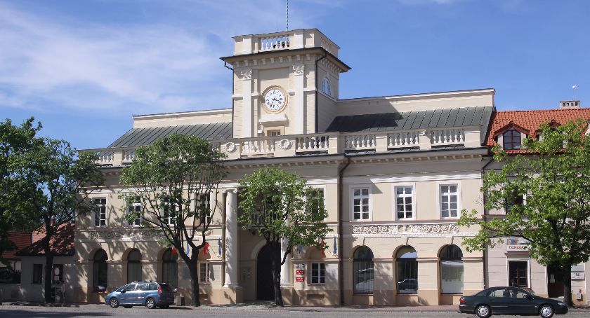 Cztery kandydatury do tytułu „Zasłużony dla miasta Łowicza”. Laureat będzie tylko jeden?