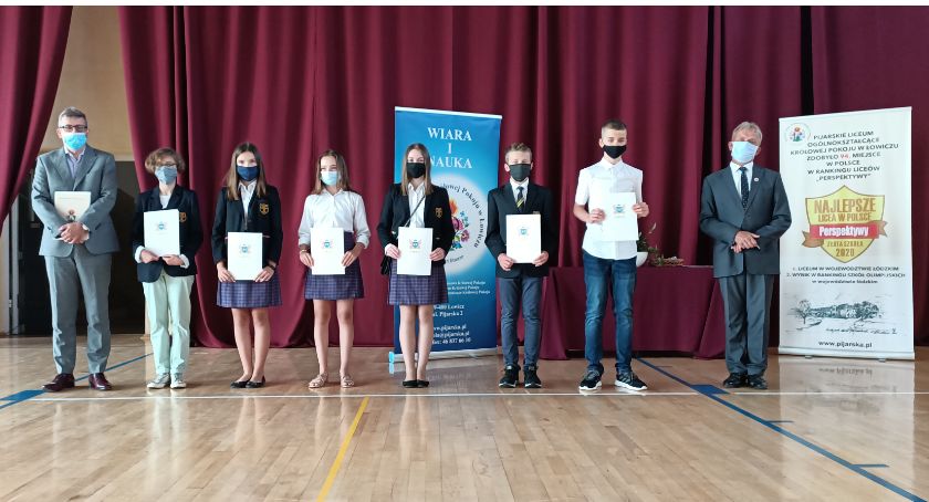 Prymusi z Pijarskiej odebrali stypendia burmistrza