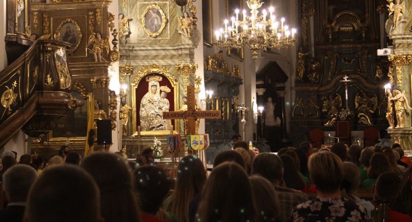 Łowicz. Pielgrzymi spotkali się na uroczystym apelu w katedrze (ZDJĘCIA, VIDEO)