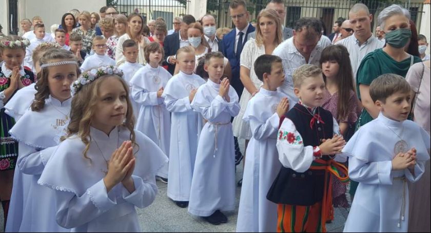 I Komunia Święta dzieci z SP 1 w Łowiczu (DUŻO FILMÓW i ZDJĘĆ)