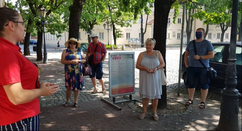 Dziś na spacer z przewodnikiem śladami kobiet w Łowiczu zabrała nas Agnieszka Walczak-Caban (FOTO i VIDEO)