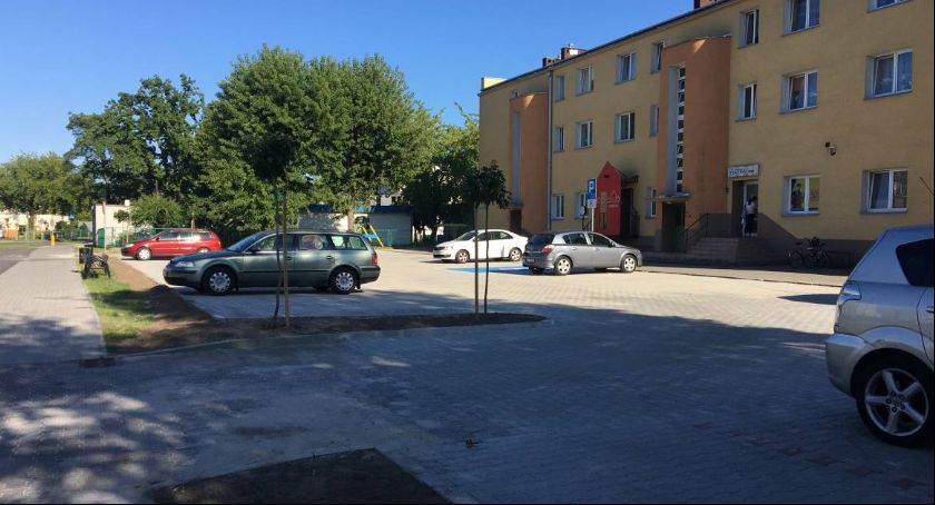 Na Bratkowicach przy bloku nr 2 można już parkować
