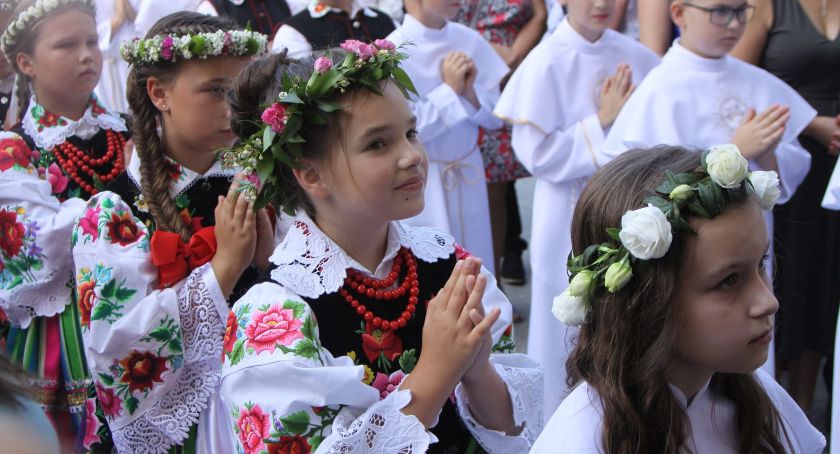 Uroczystości I Komunii Świętej w łowickiej katedrze (ZDJĘCIA, VIDEO)