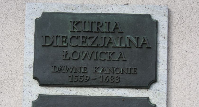 Portal OKO.press o biskupach łowickich. „Przez 25 lat kryli księdza pedofila”