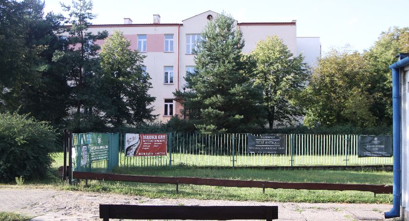 Miasto sprzeda starostwu działkę pod salę gimnastyczną dla Ekonomika. Spór o bonifikatę