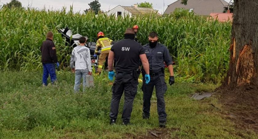 Tragiczny wypadek w Jamnie. Funkcjonariusze ZK w Łowiczu nagrodzeni za niesienie pomocy