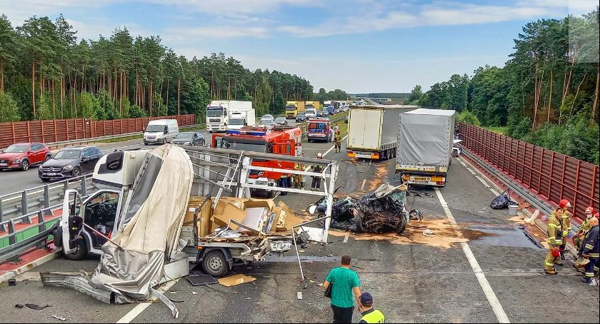 Karambol na autostradzie A2, kilka osób rannych. Droga całkowicie zablokowana (FOTO) AKTUALIZACJA!