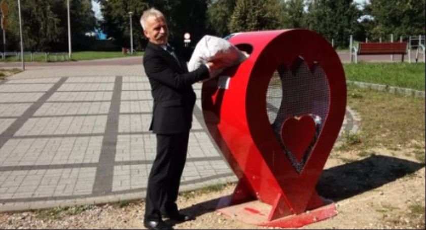 Nakrętki zbierają wszyscy. Pojemnik na Błoniach napełniony po raz trzeci