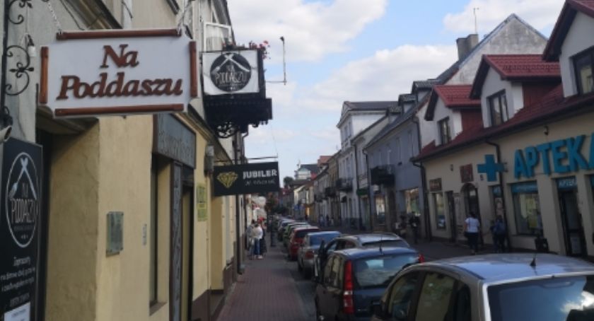 Podawał się za pracownika restauracji, wyłudził pieniądze