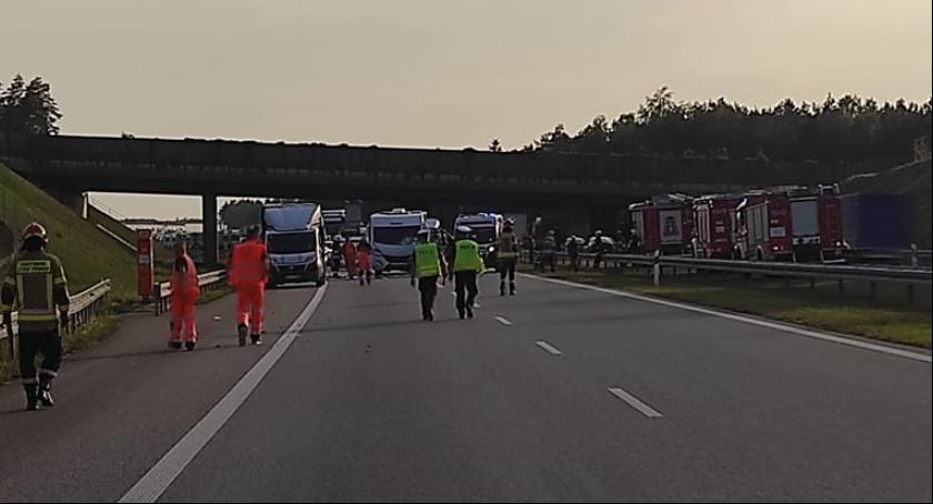 Wypadek na autostradzie A2. Droga w kierunku Warszawy jest zablokowana (FOTO) AKTUALIZACJA!