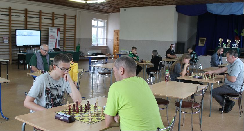 Gminny Turniej Szachowy w Szkole Podstawowej w Skaratkach