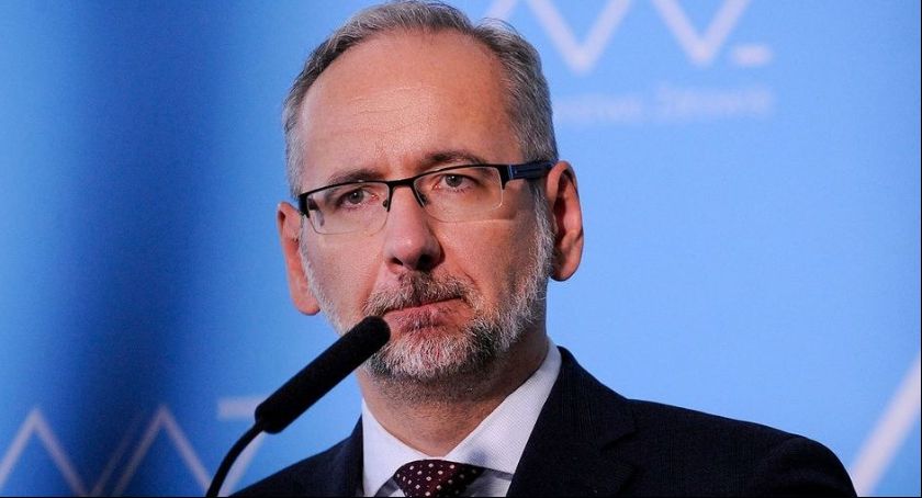 Koronawirus. Rząd ogłasza nowe obostrzenia. Obowiązek zasłaniania ust i nosa także na wolnym powietrzu