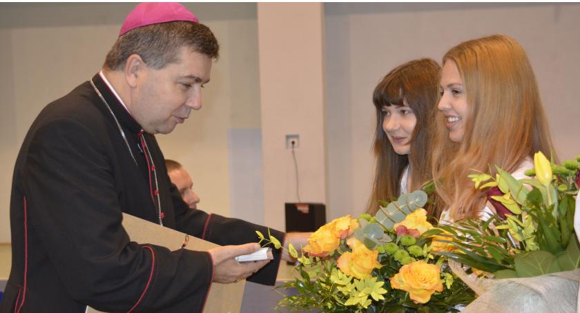 Biskup Wojciech Osial w ZSP nr 3 w Łowiczu