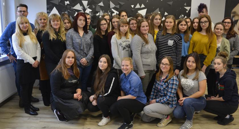 Profesjonalne warsztaty fryzjerskie z BERRYWELL w ZSP nr 3