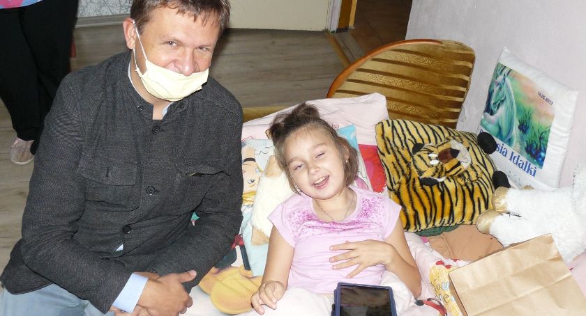 Dominika otrzymała specjalistyczny tablet. Powiat łowicki pozyskał prawie 124 tys. zł unijnej dotacji