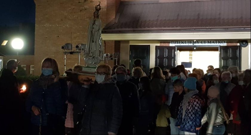 Wierni z Korabki odmówili różaniec na ulicach swojej dzielnicy (FOTO i VIDEO)