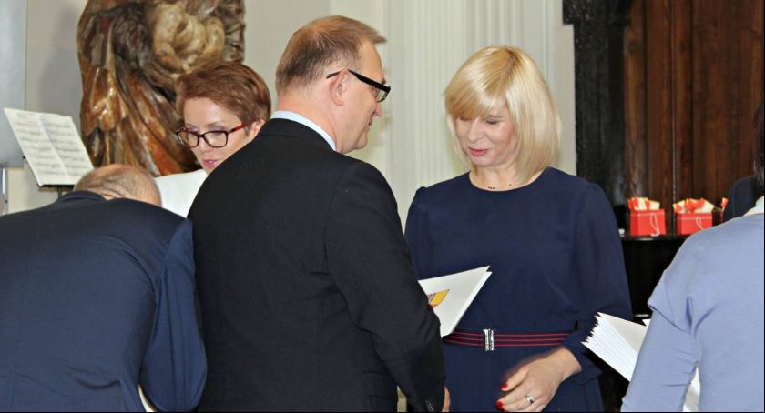 Dzień Nauczyciela 2020 w Łowiczu. Obchodów powiatowych nie będzie, ale nauczyciele dostaną nagrody