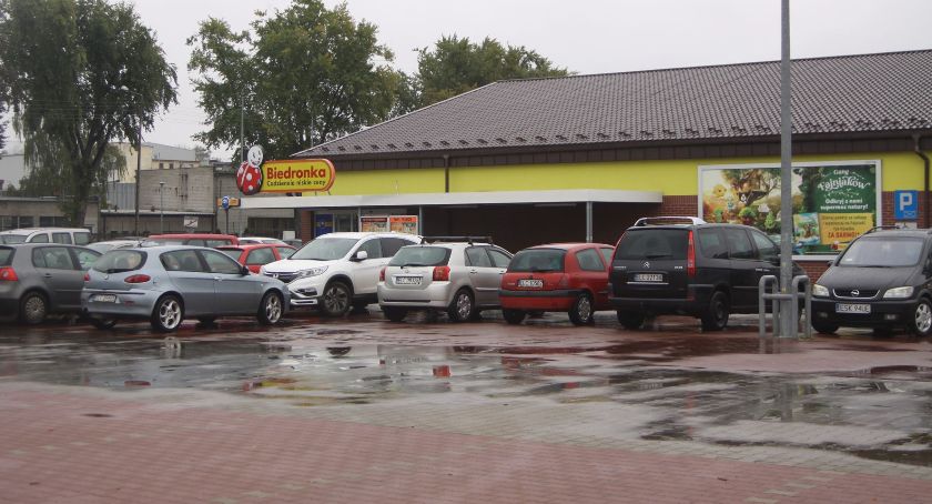 Godziny otwarcia sklepów w Łowiczu. Jeden z marketów czynny całą dobę (ZDJĘCIA) - SPOROSTOWANIE