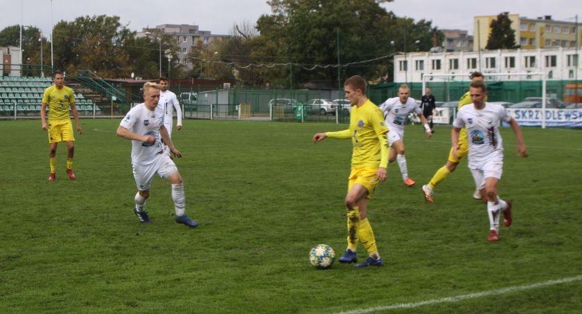 Pelikan lepszy od RKS Radomsko. Bramkarz „Ptaków” obronił rzut karny (ZDJĘCIA)