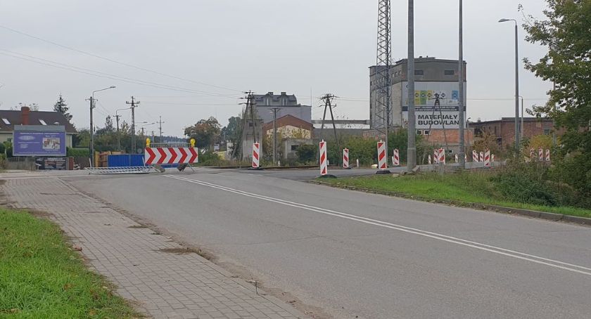Przebudowa linii kolejowej nr 15 w Łowiczu. Zmiana organizacji ruchu w ul. Klickiego (FOTO i VIDEO)