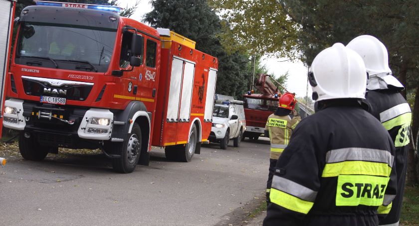 Pożar domu pod Łowiczem. Jedna osoba poszkodowana (FOTO i VIDEO)