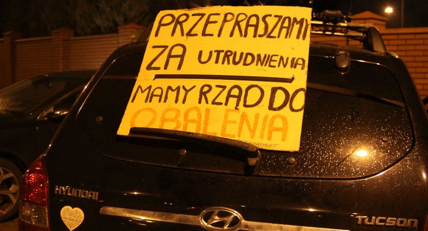 Kolejny dzień protestów w Łowiczu. Protestujący wyjechali na ulice (ZDJĘCIA, VIDEO)