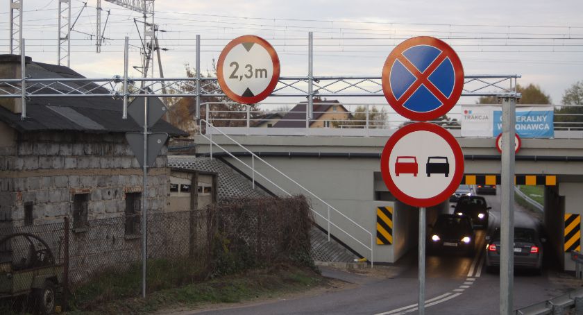 Uszkodzona bramownica przed wyremontowanym tunelem