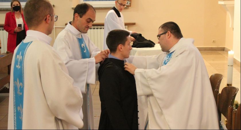 Wyższe Seminarium Duchowne w Łowiczu. Pożegnanie z krawatem, czyli kleryckie obłóczyny