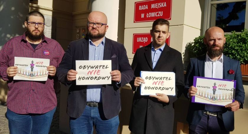 Biskup Dziuba nie straci honorowego tytułu? Łowiccy radni rozpatrzą petycję mieszkańców