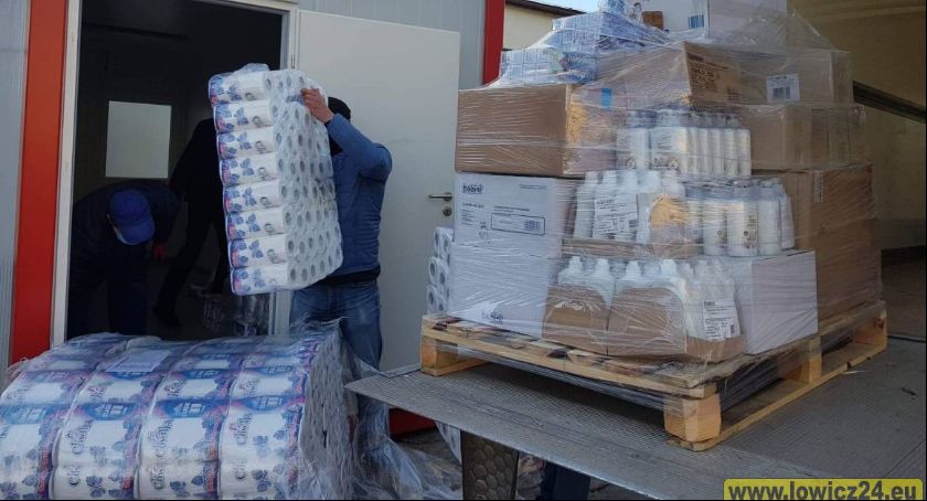 Spływają dary dla łowickiego szpitala. Pomagają zakłady i osoby indywidualne