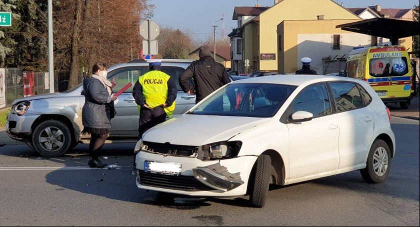 Kolizja drogowa na ul.Długiej przy komendzie policji 