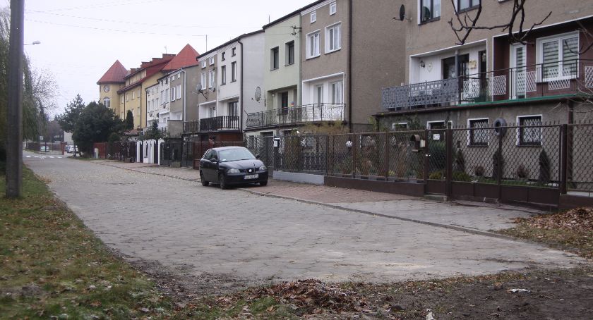 Łowicz. Mieszkańcy domagają się kanalizacji deszczowej. „Po ulewnych deszczach ulica zamienia się w jezioro”