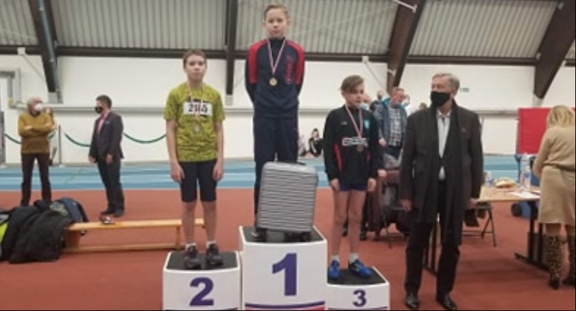 Młodzi lekkoatleci reprezentowali Łowicz w Halowych Mistrzostwach Czwartków Lekkoatletycznych w Spale