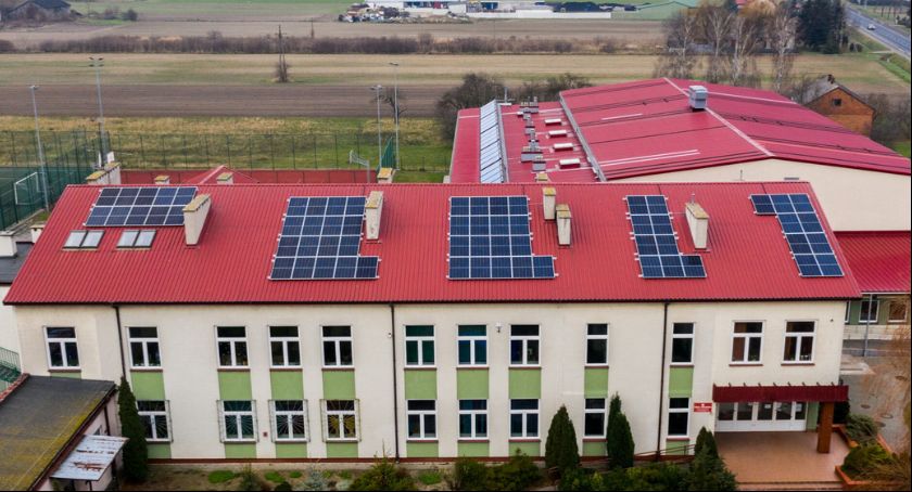 Gmina Zduny. Trwa montaż instalacji fotowoltaicznych 