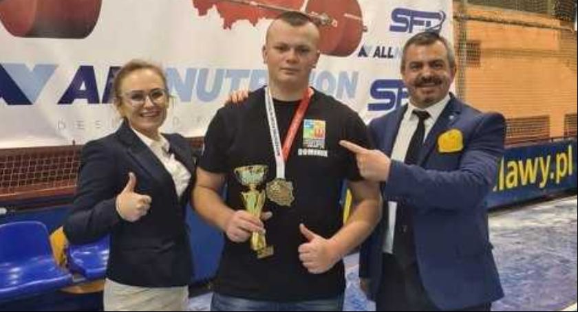 Uczeń ZSP nr 2 CKZ im. T. Kościuszki w Łowiczu Mistrzem Polski Juniorów w Trójboju Siłowym!