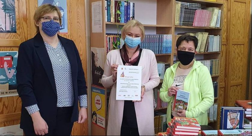 Biblioteka łowickiej Dwójki wzbogaciła się o nowe książki