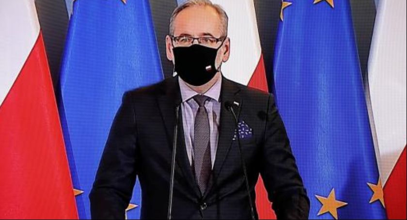 Jest rozporządzenie! Precyzuje godzinę policyjną w sylwestra i zamyka lukę, z której korzystali właściciele siłowni i klubów fitness