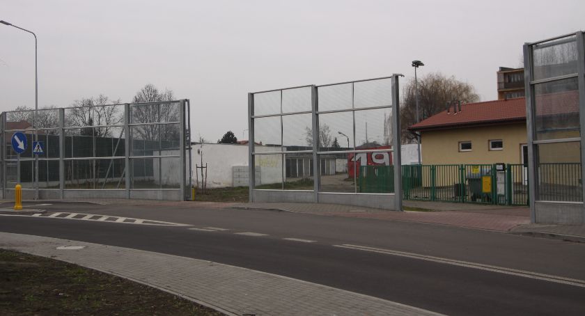 Łowicz. Kiedy na Zatorze wróci naprawiony ekran dźwiękochłonny?