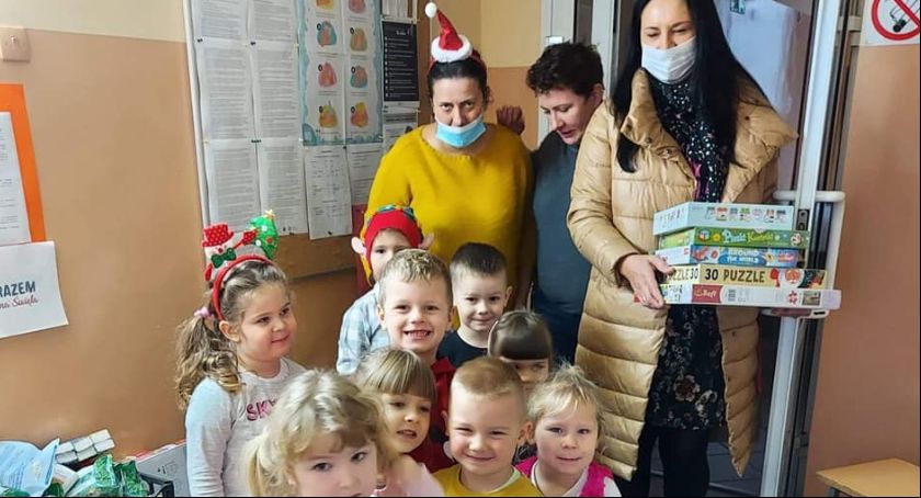 Przedszkolaki z Kiernozi zbierały dary dla Domu Mocarzy