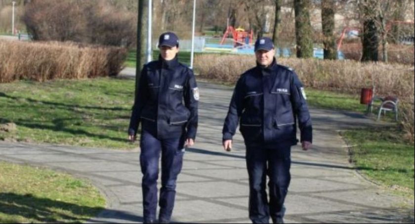 Czy w Sylwestra łowicka policja będzie karała mandatami za przemieszczanie się. Mamy odpowiedź!