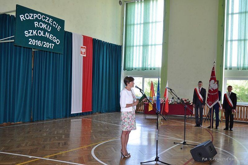 Nowy rok szkolny z nowym wicedyrektorem i katechetą
