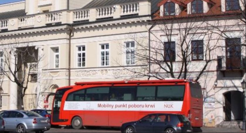 Krwiobus stanie jutro w nowym miejscu! Nowe godziny poboru krwi!