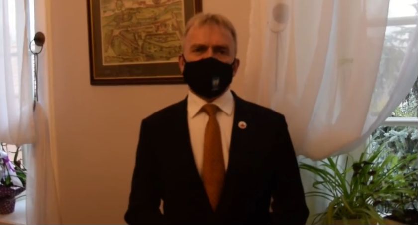 Miasto opracowuje procedury dowożenia mieszkańców mających problem z dojazdem do punktów szczepień na Covid-19 (VIDEO)
