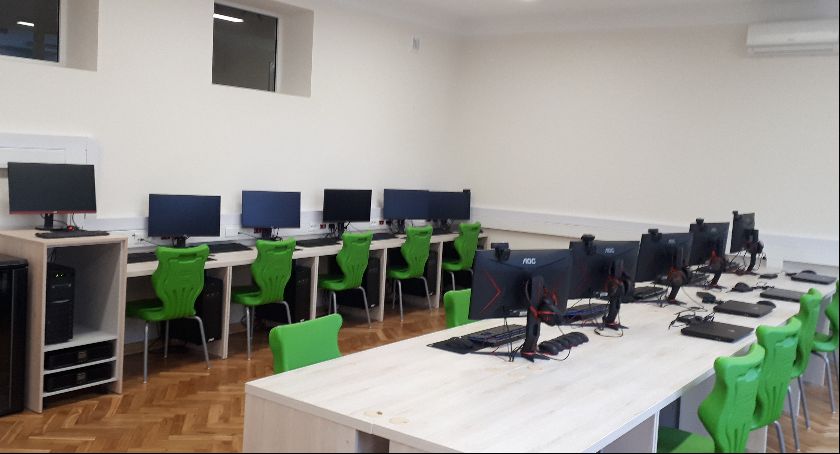 I LO im. Józefa Chełmońskiego z najnowocześniejszą pracownią internetową w województwie łódzkim