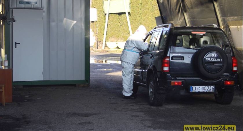 Poddani testom na COVID-19 nauczyciele wracają do szkół. Na szczepienia muszą jednak poczekać aż do kwietnia