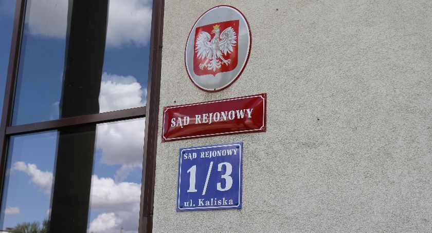 Łowicz. Proces 46-letniego uciekiniera z audi. Policjant: ratowałem swoje życie