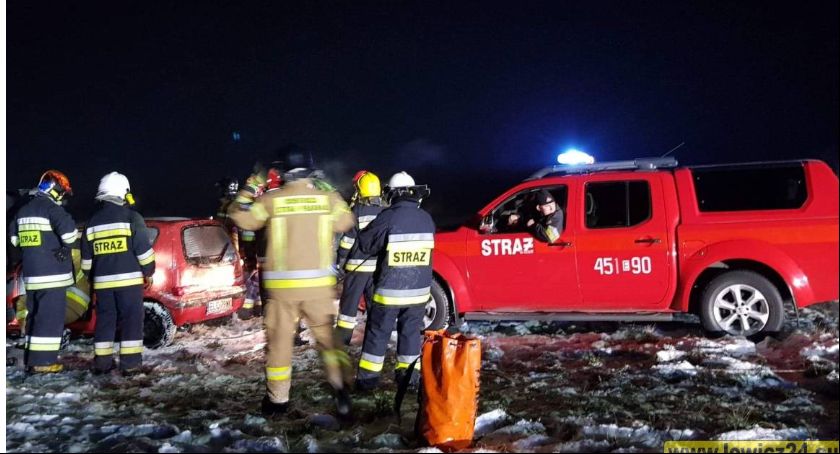 Chciał podriftować i lód się załamał. Do końca miał nadzieję, że po wszystkim wróci autem do domu (FOTO i VIDEO)