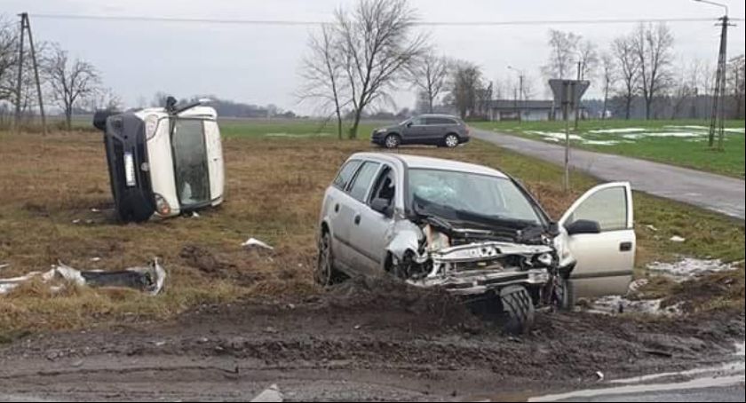 Poważny wypadek na skrzyżowaniu w miejscowości Leśniczówka (FOTO i VIDEO)